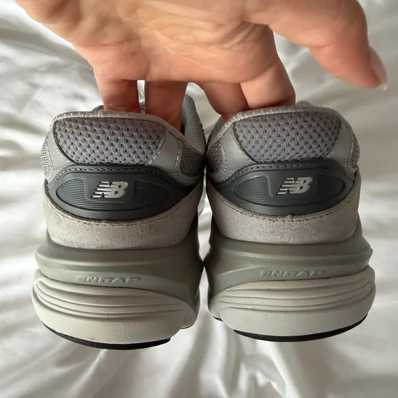 New Balance 990 V6 Gray and White Athletic Shoes - Picture 5 of 8